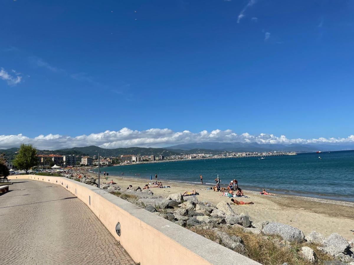 Summer Vado Ligure Exteriör bild
